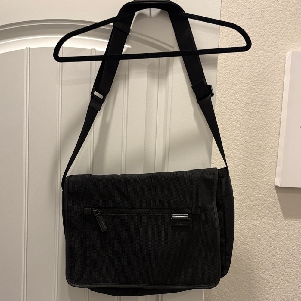 Michael Kors Black Messenger Laptop Book Bag Adjustable Crossbody Strap